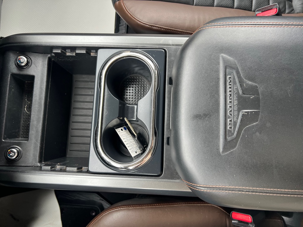 Photo 15 of this NISSAN TITAN