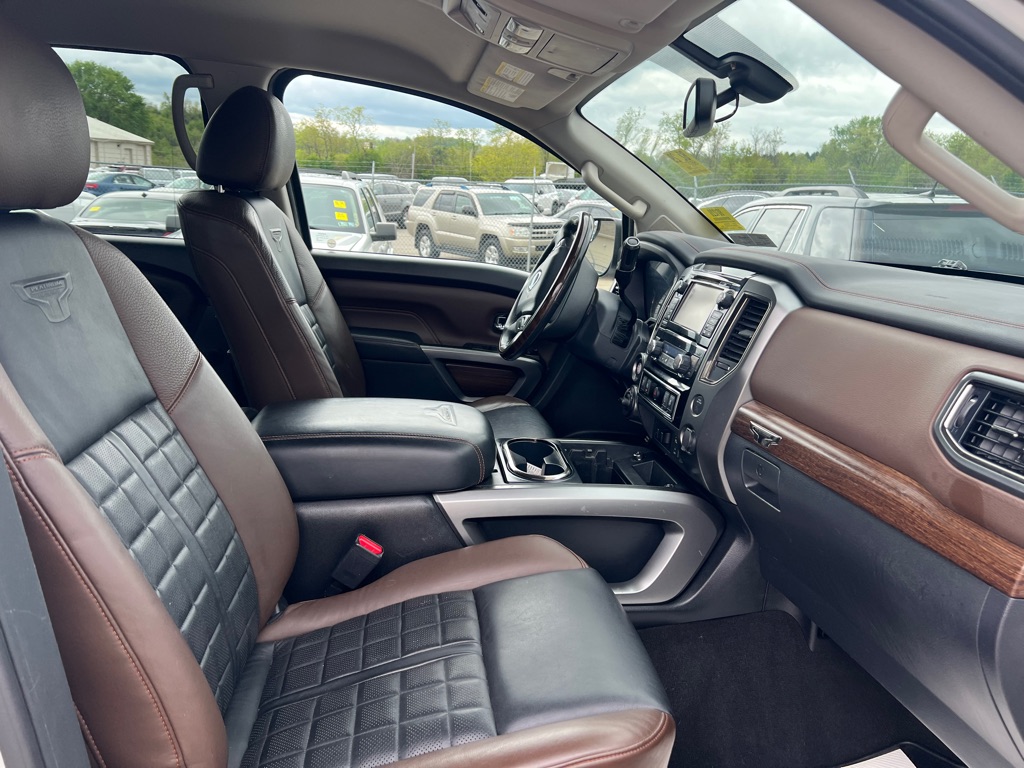 Photo 7 of this NISSAN TITAN