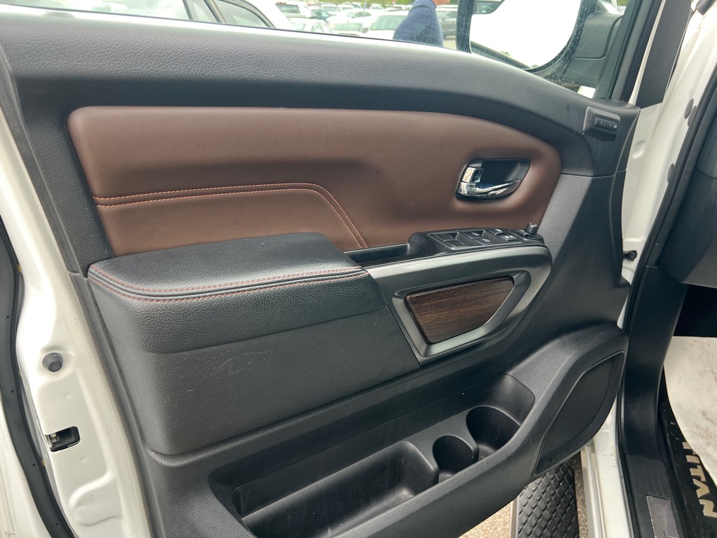 Photo 23 of this NISSAN TITAN