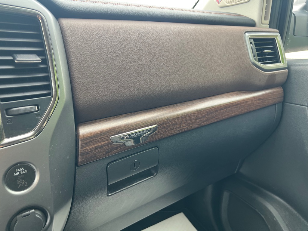 Photo 22 of this NISSAN TITAN