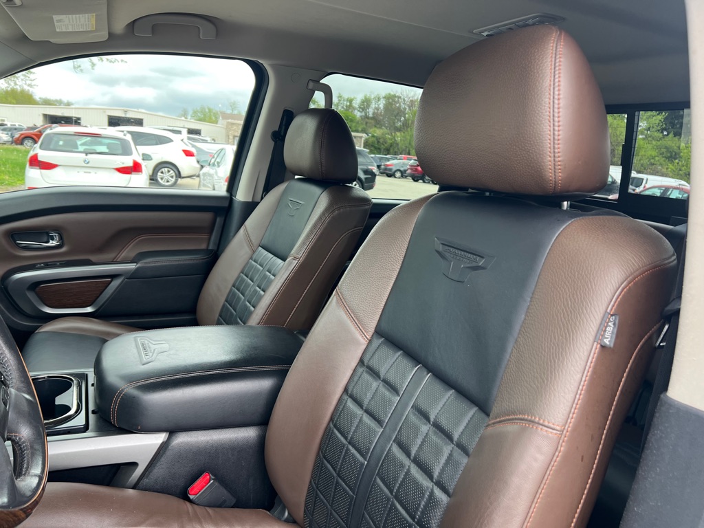 Photo 12 of this NISSAN TITAN