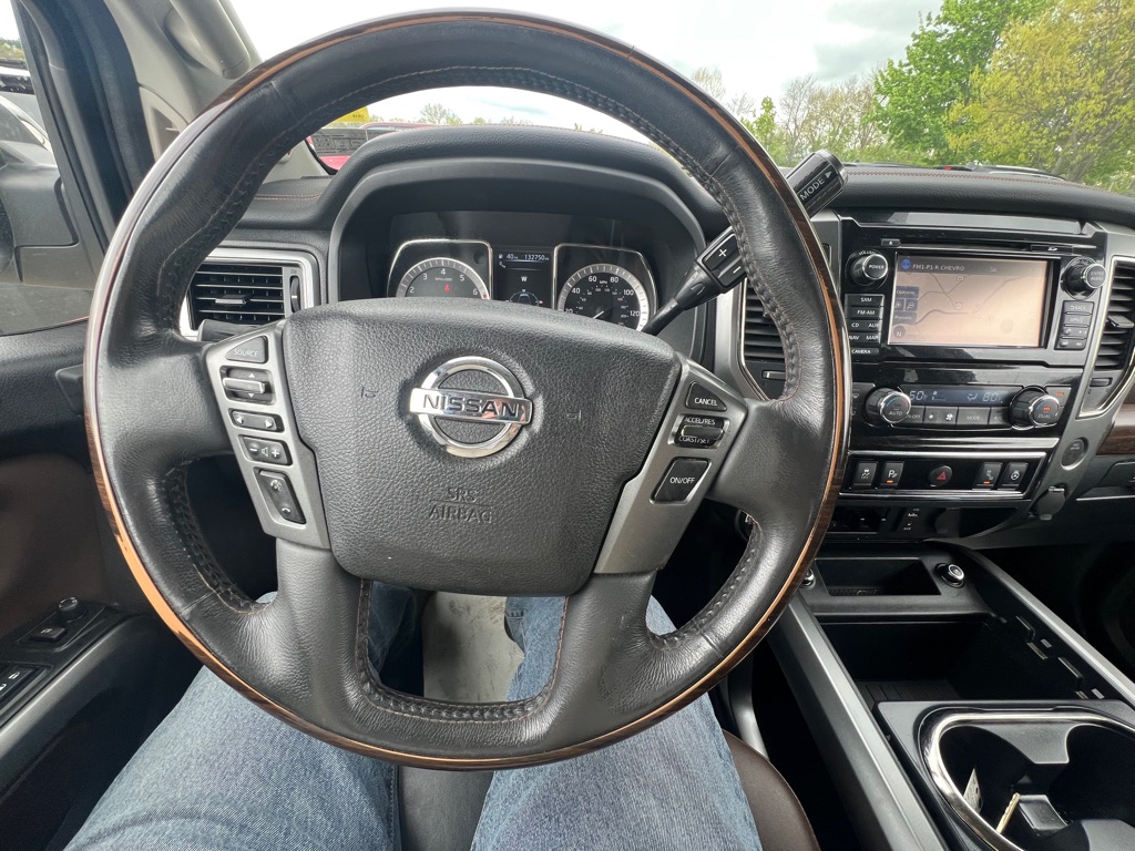Photo 17 of this NISSAN TITAN