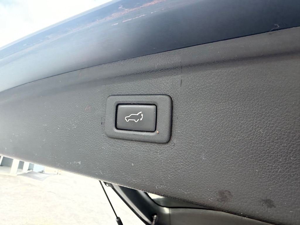 Photo 21 of this SUBARU OUTBACK