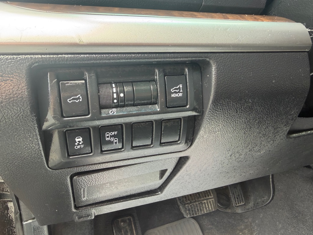 Photo 31 of this SUBARU OUTBACK
