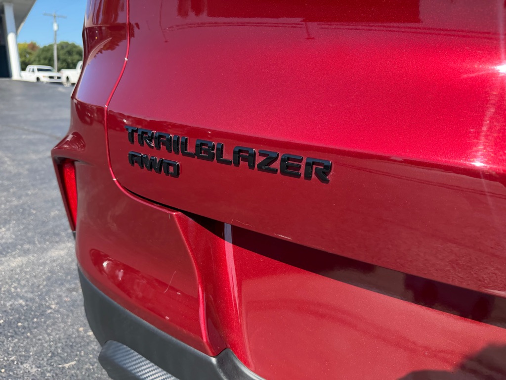 Photo 18 of this CHEVROLET TRAILBLAZER