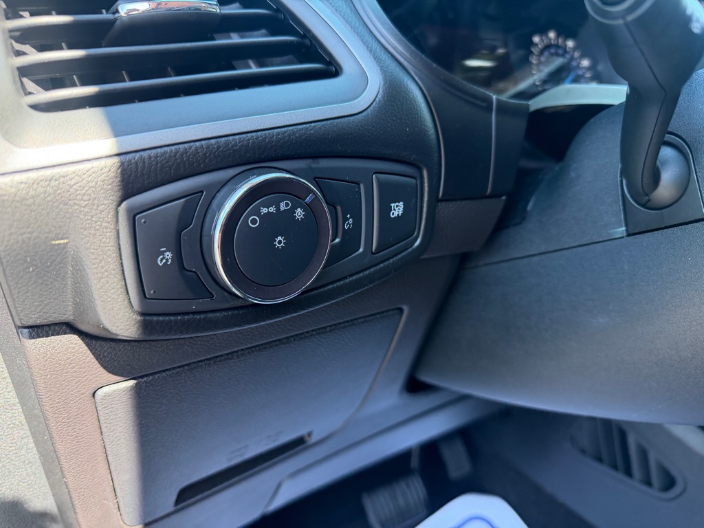 Photo 24 of this FORD EDGE