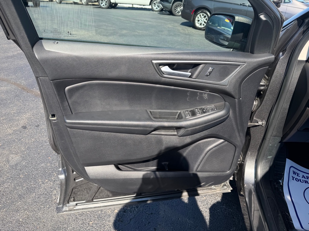 Photo 11 of this FORD EDGE