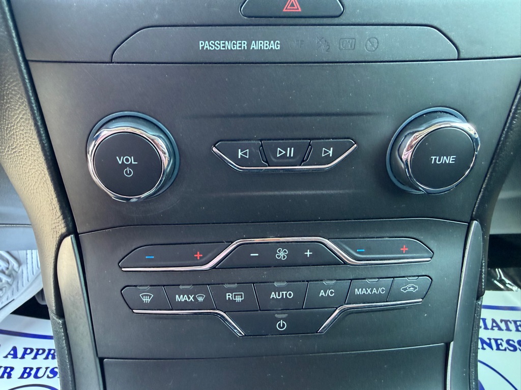 Photo 32 of this FORD EDGE