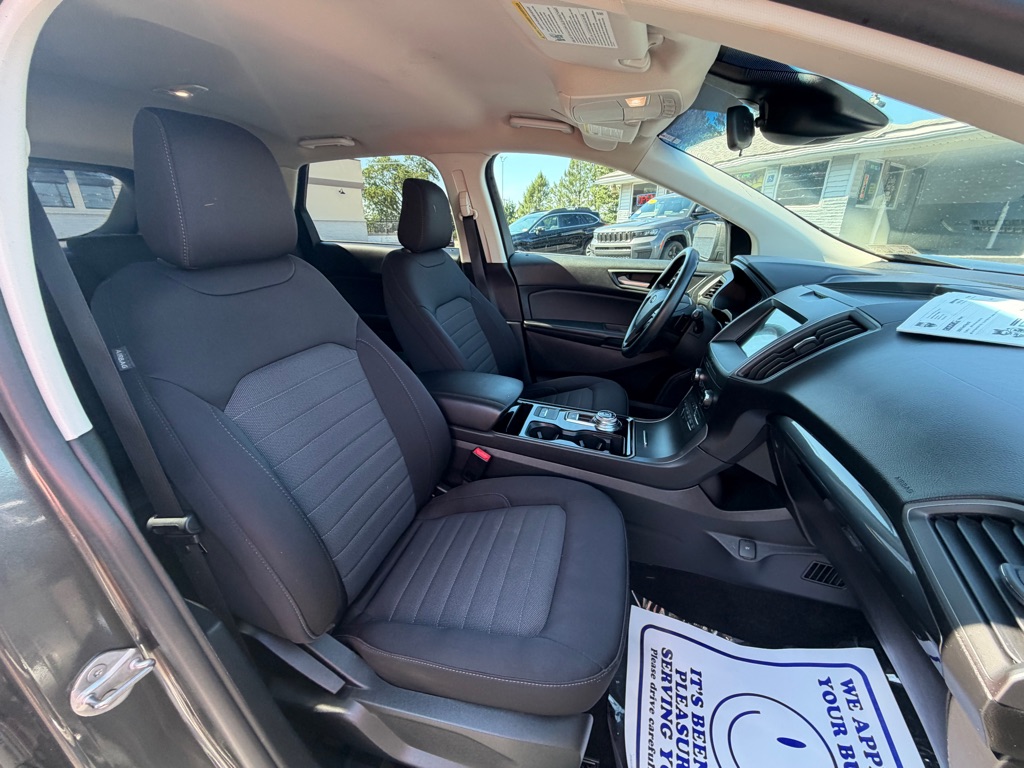 Photo 21 of this FORD EDGE