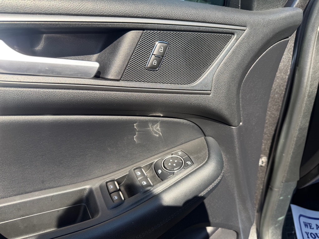 Photo 25 of this FORD EDGE