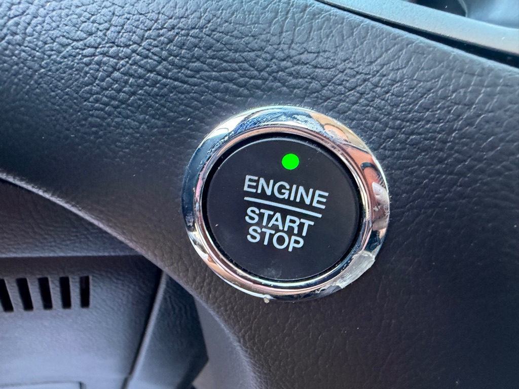 Photo 34 of this FORD EDGE