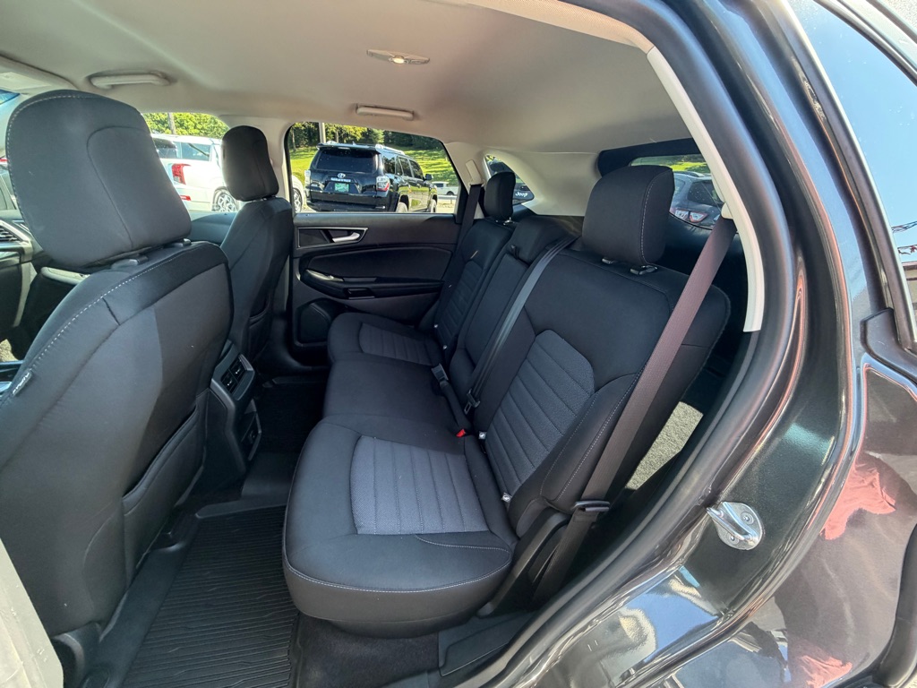 Photo 13 of this FORD EDGE