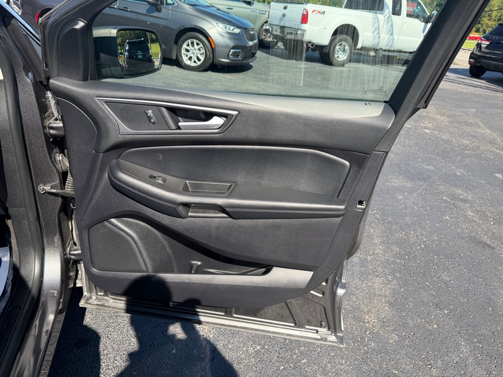 Photo 23 of this FORD EDGE