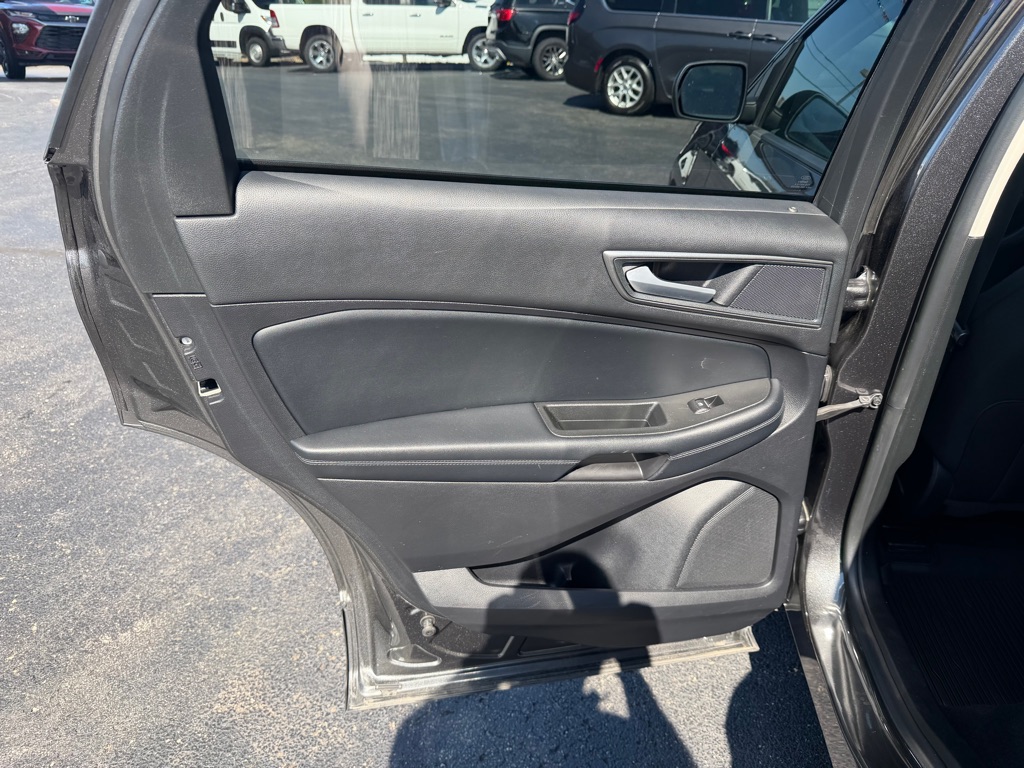 Photo 14 of this FORD EDGE