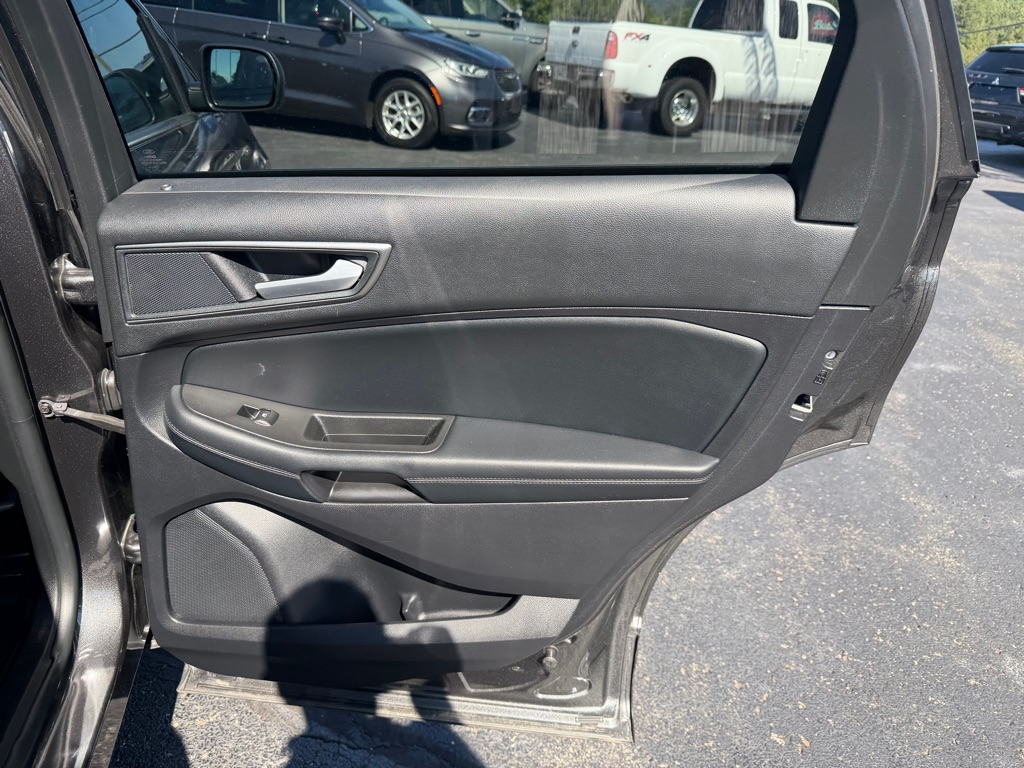 Photo 20 of this FORD EDGE