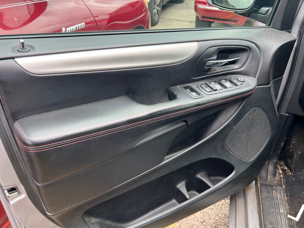 Photo 7 of this DODGE GRAND CARAVAN