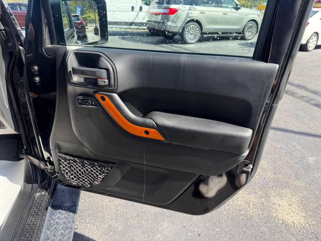 Photo 30 of this JEEP WRANGLER UNLIMI