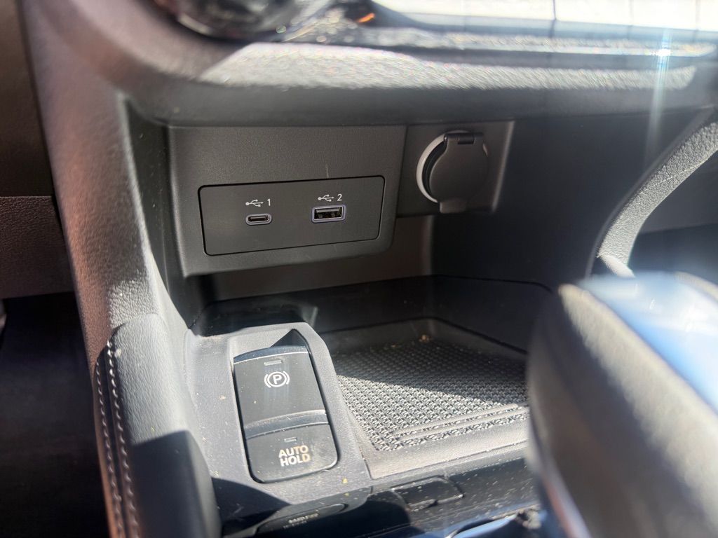 Photo 34 of this NISSAN KICKS