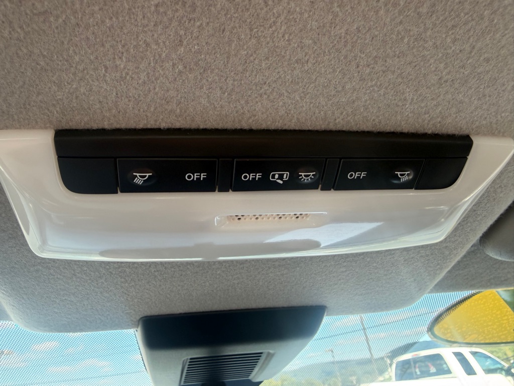 Photo 32 of this NISSAN KICKS
