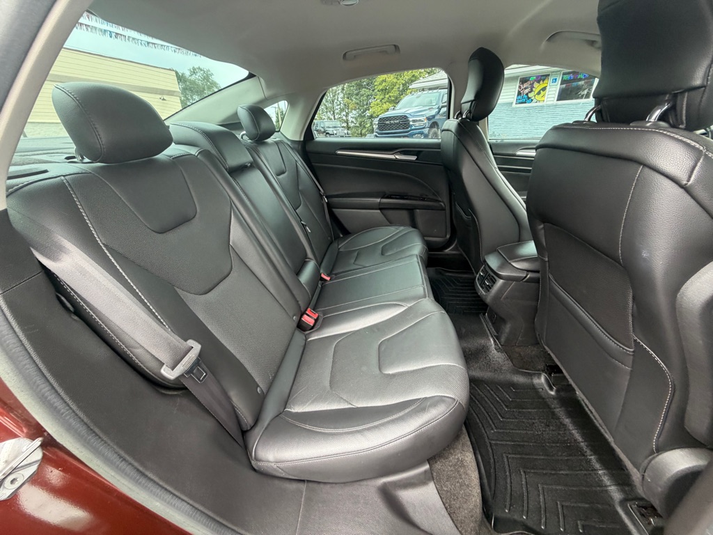 Photo 18 of this FORD FUSION
