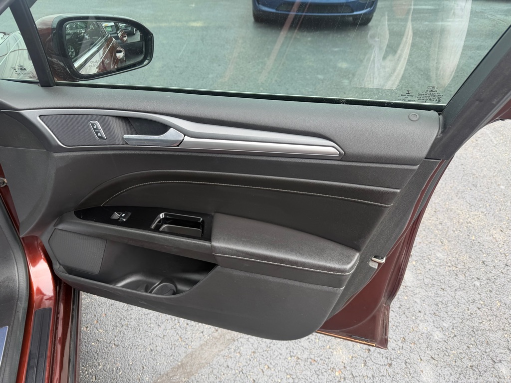 Photo 23 of this FORD FUSION