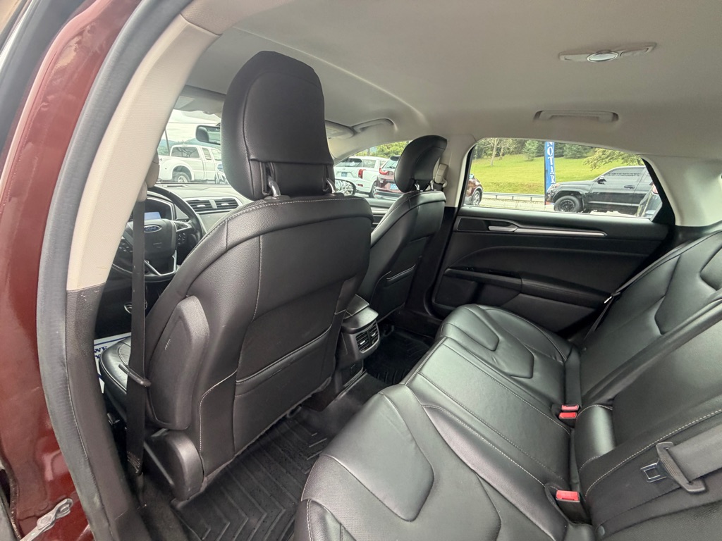 Photo 15 of this FORD FUSION