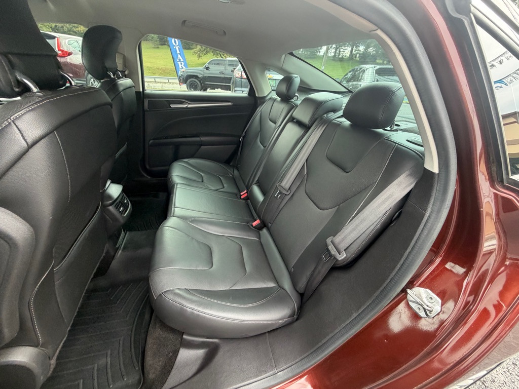 Photo 13 of this FORD FUSION