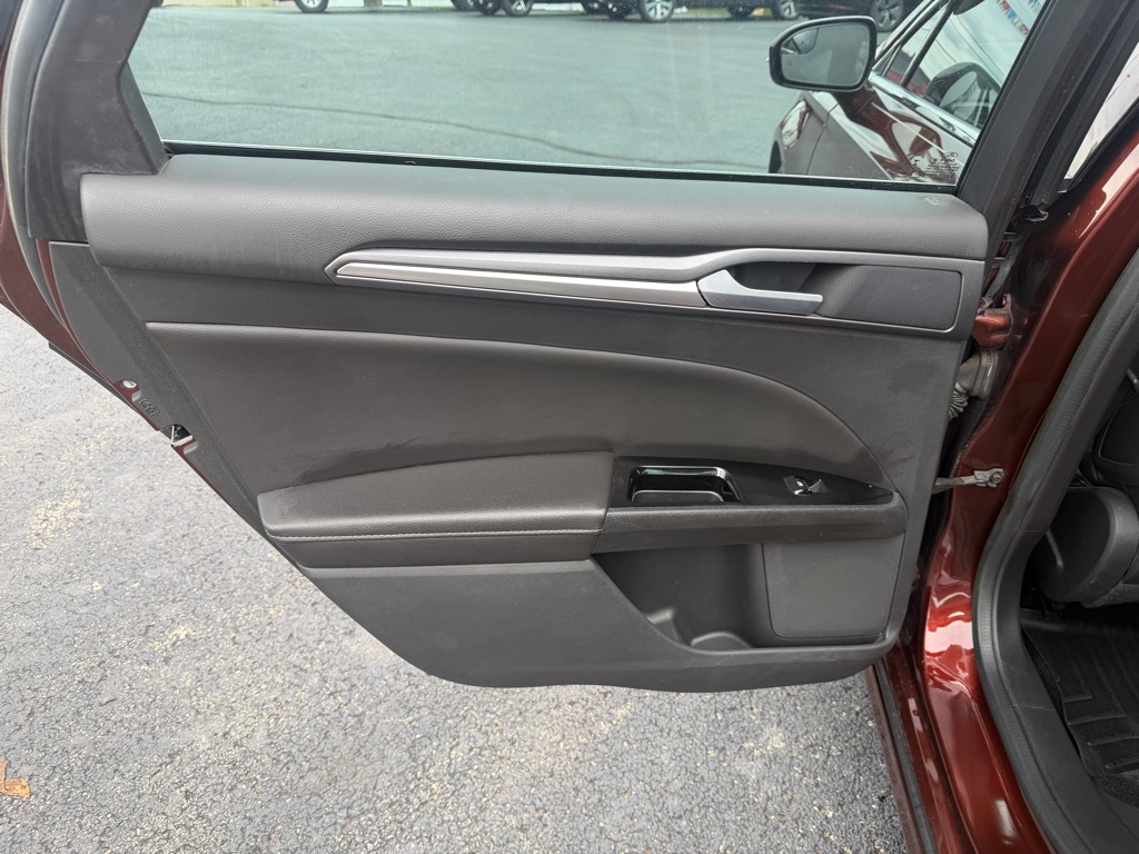 Photo 16 of this FORD FUSION
