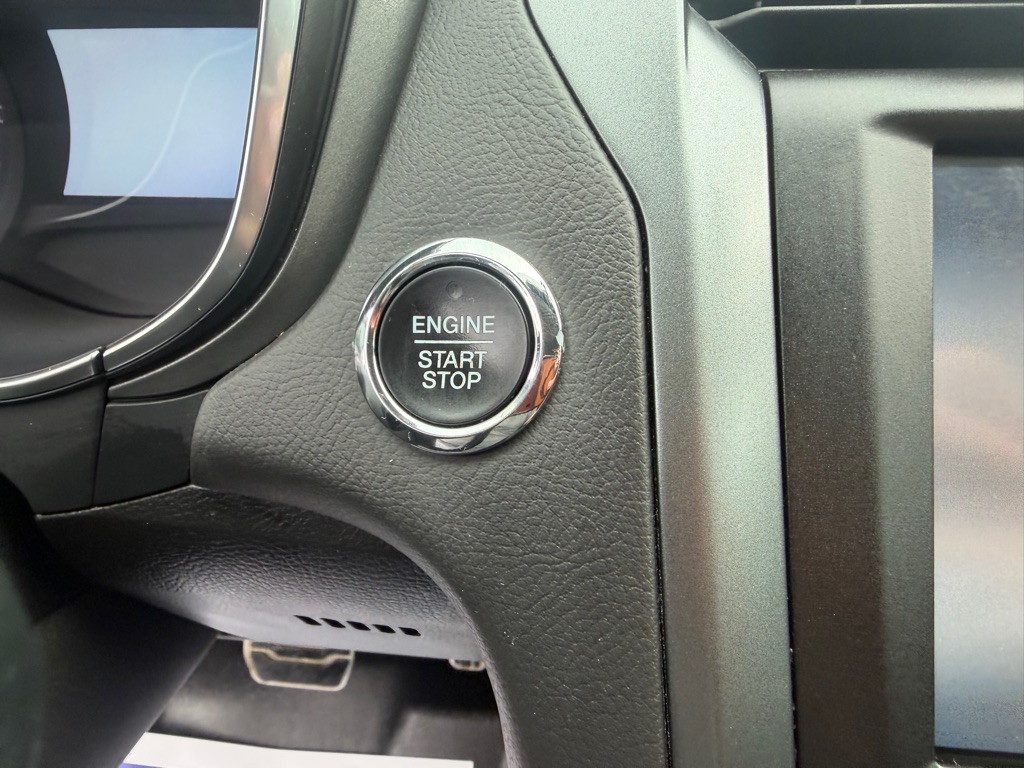 Photo 32 of this FORD FUSION