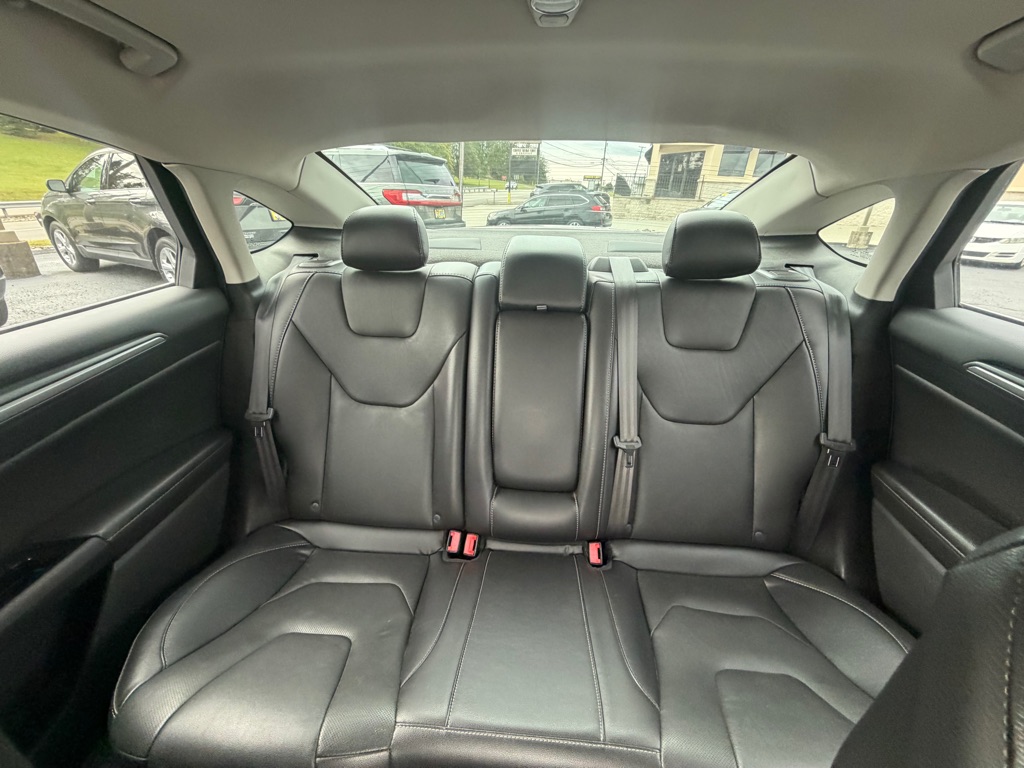 Photo 12 of this FORD FUSION