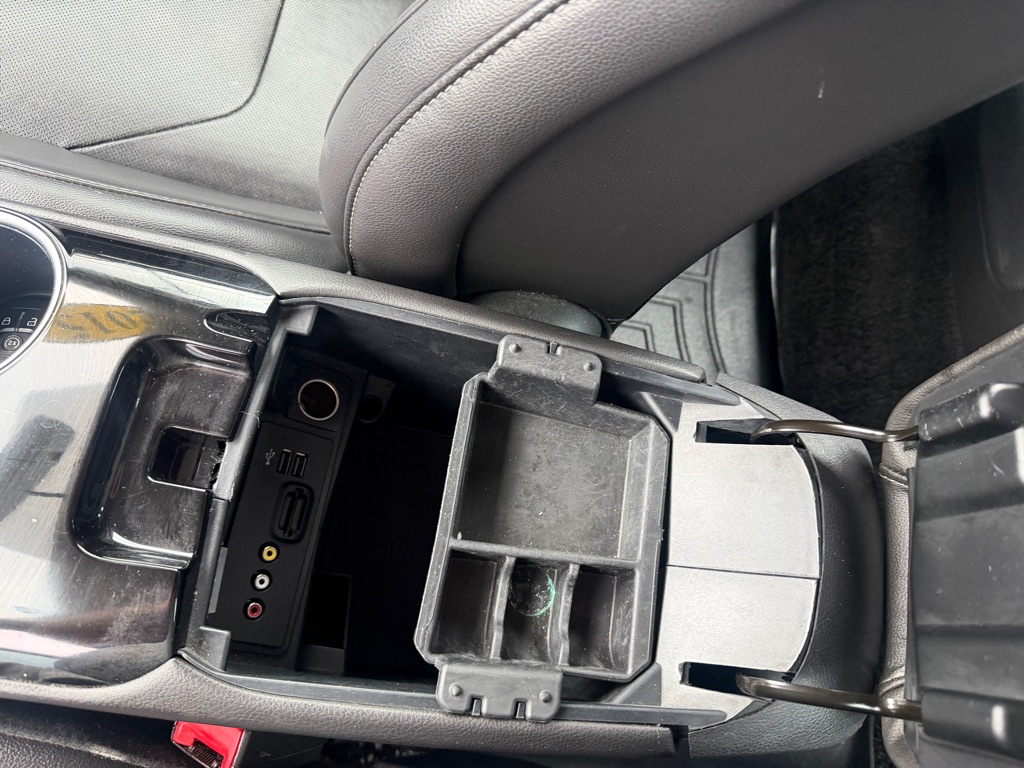 Photo 36 of this FORD FUSION