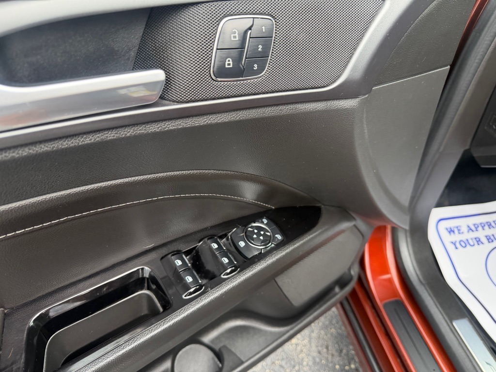Photo 26 of this FORD FUSION