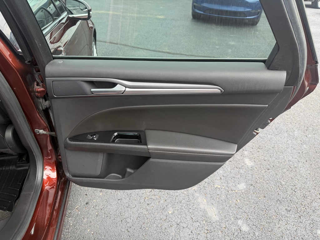 Photo 20 of this FORD FUSION