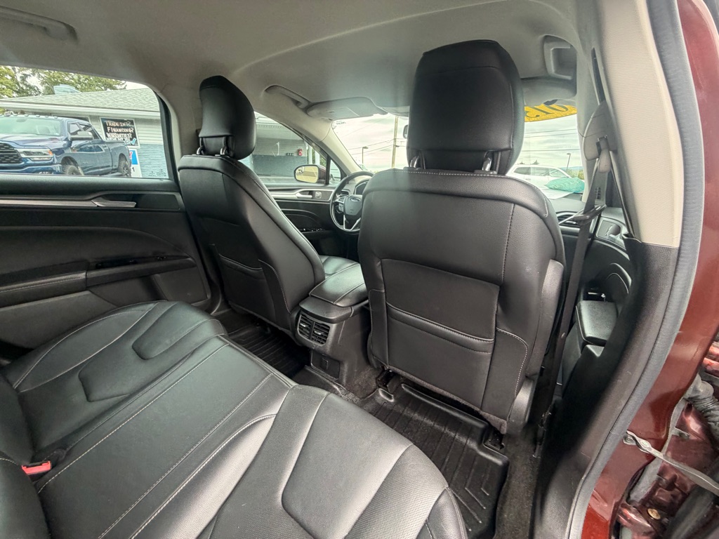 Photo 19 of this FORD FUSION