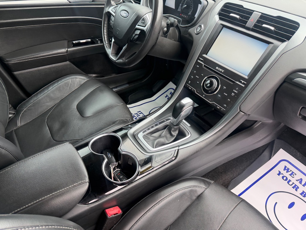Photo 24 of this FORD FUSION