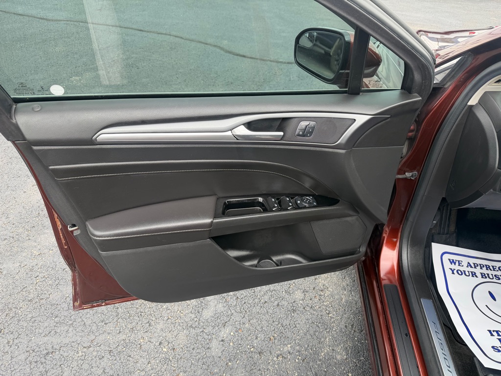 Photo 11 of this FORD FUSION