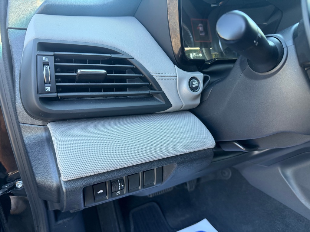 Photo 26 of this SUBARU LEGACY