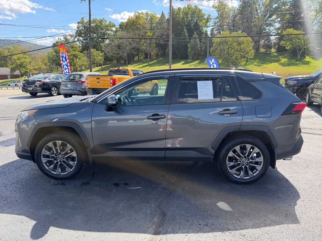 Photo 8 of this TOYOTA RAV4