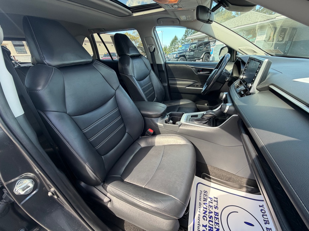 Photo 26 of this TOYOTA RAV4
