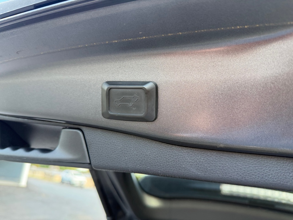 Photo 21 of this TOYOTA RAV4
