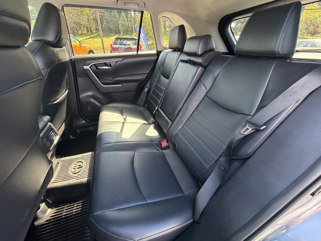 Photo 14 of this TOYOTA RAV4