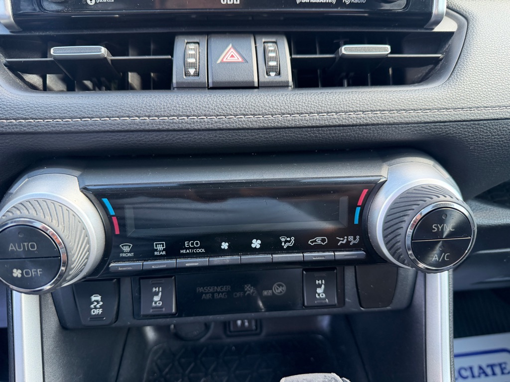Photo 37 of this TOYOTA RAV4