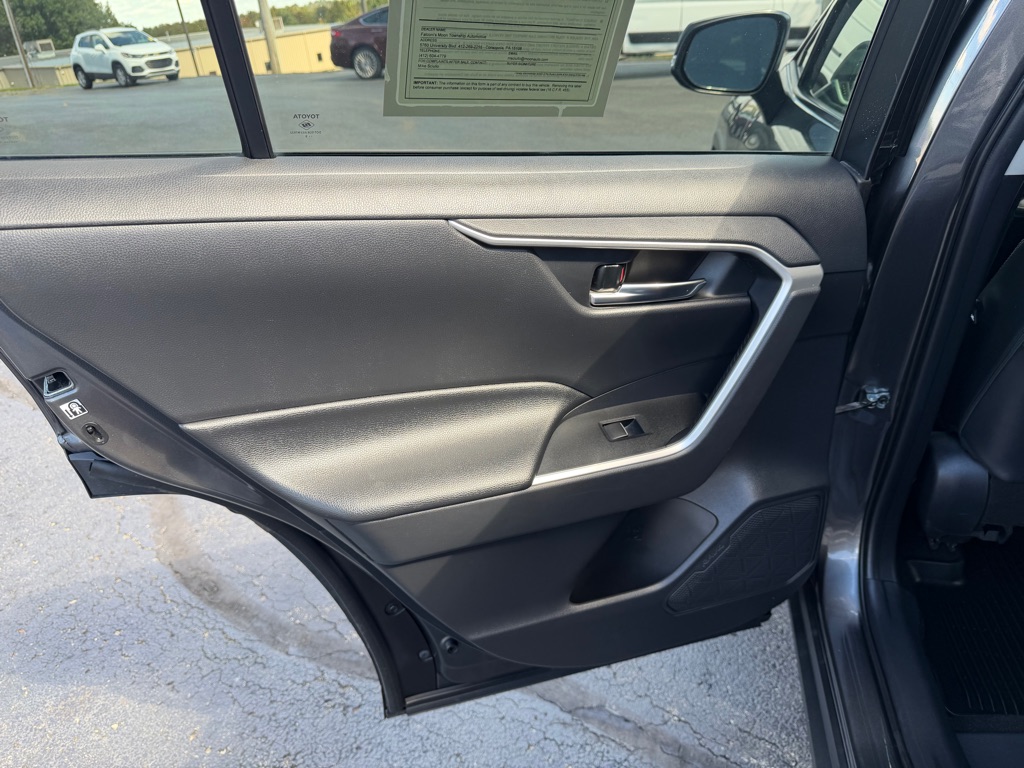 Photo 18 of this TOYOTA RAV4