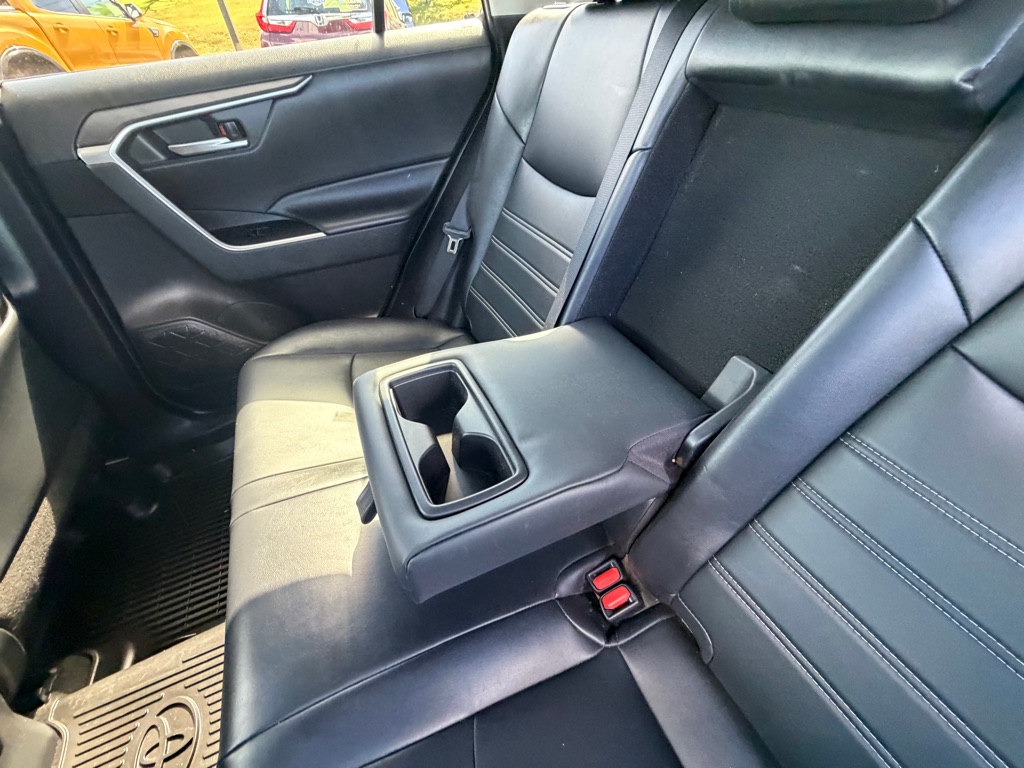 Photo 17 of this TOYOTA RAV4