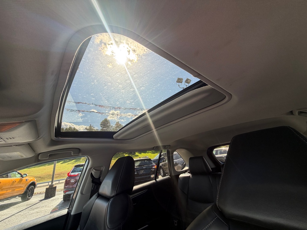Photo 12 of this TOYOTA RAV4