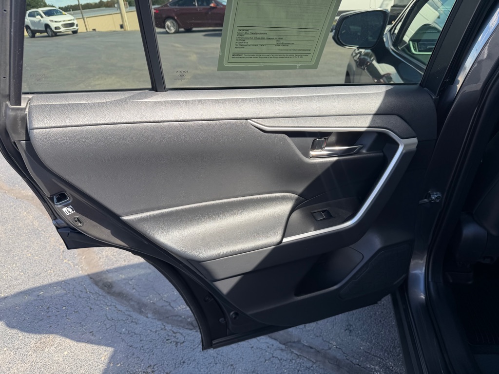 Photo 15 of this TOYOTA RAV4