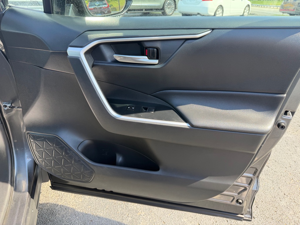 Photo 29 of this TOYOTA RAV4