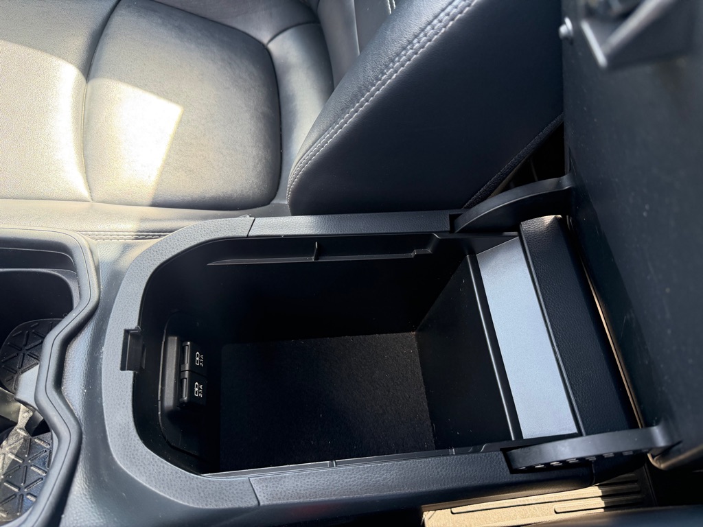 Photo 38 of this TOYOTA RAV4