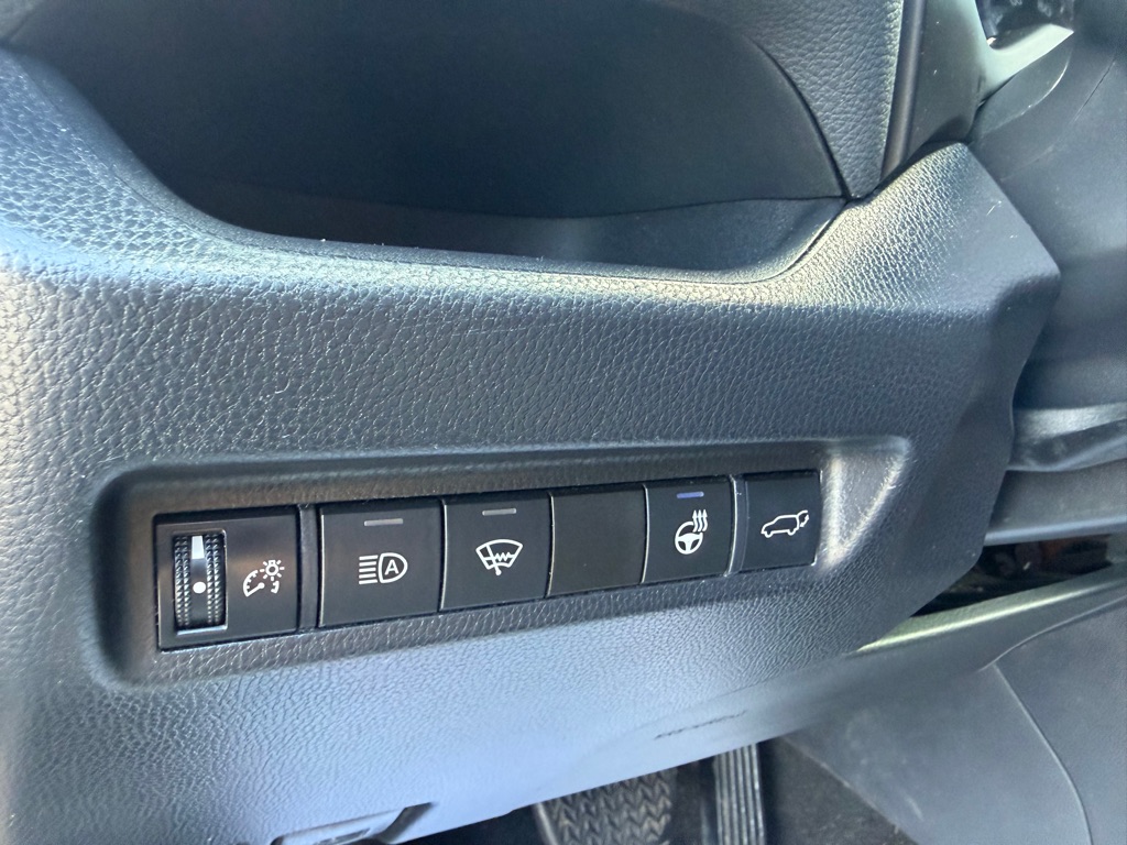 Photo 31 of this TOYOTA RAV4