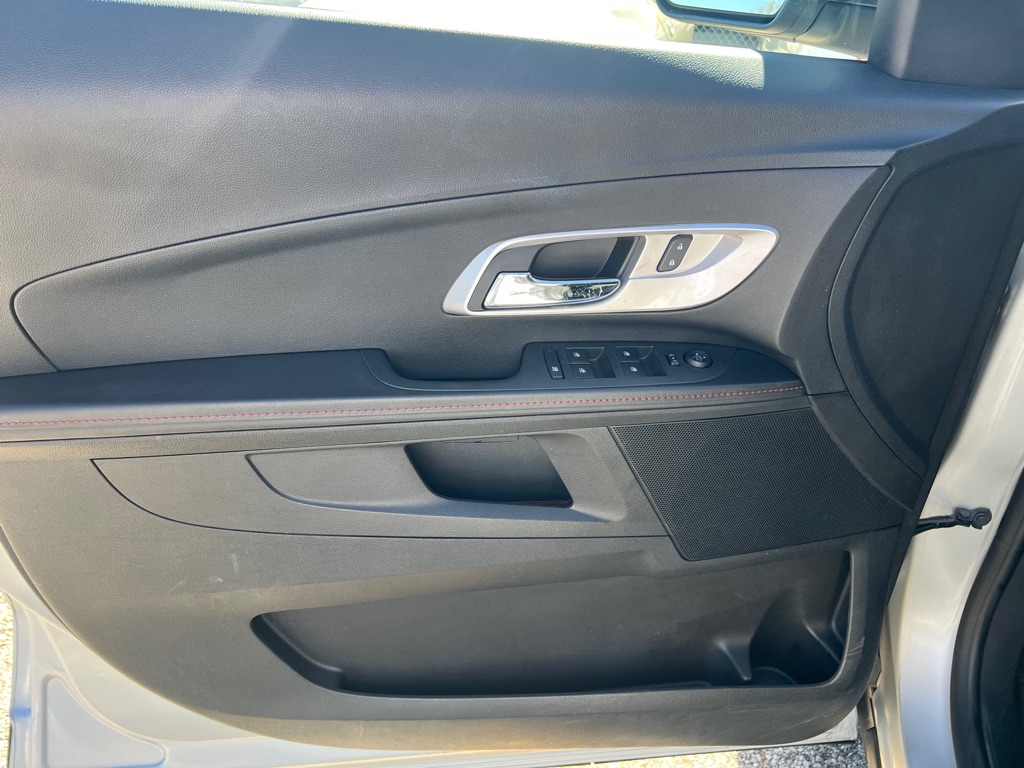 Photo 10 of this CHEVROLET EQUINOX